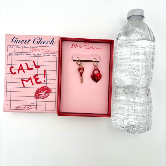 🔐💋 “CALL ME.” Betsey Johnson Lock + Key Earrings 💋🔑 - Picture 6 of 6